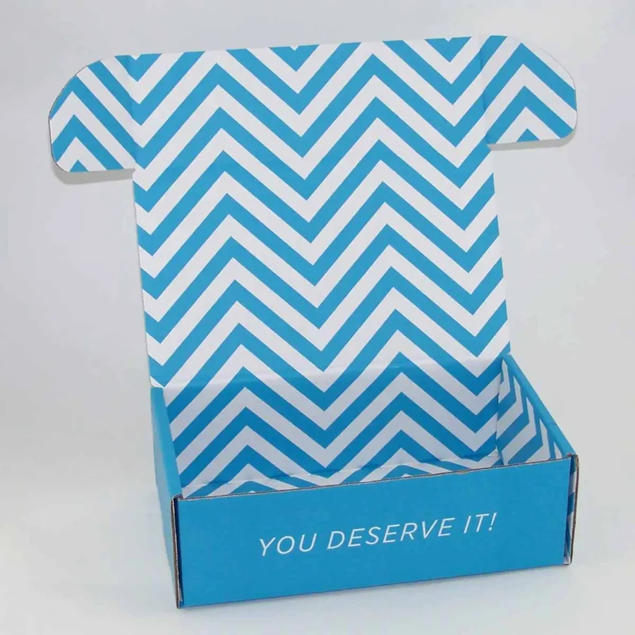 Mailer box with a zigzag pattern printed inside