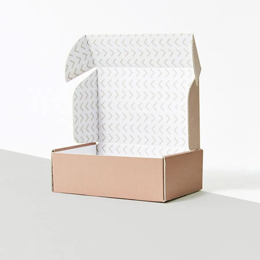 Printed mailer box with a pattern inside the lid